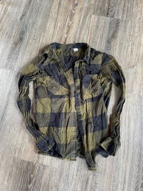 H&M DIVIDED Olive & Black Plaid Button-Up Shirt